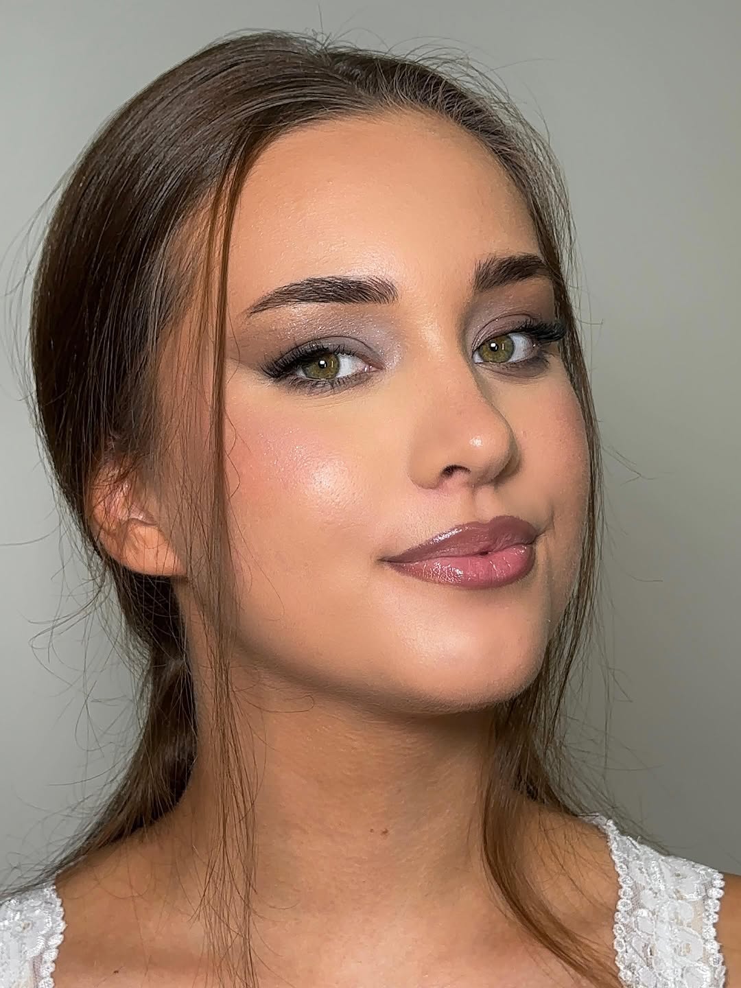 Chocolate smokey eye sa toplim tonovima i preciznim završetkom
